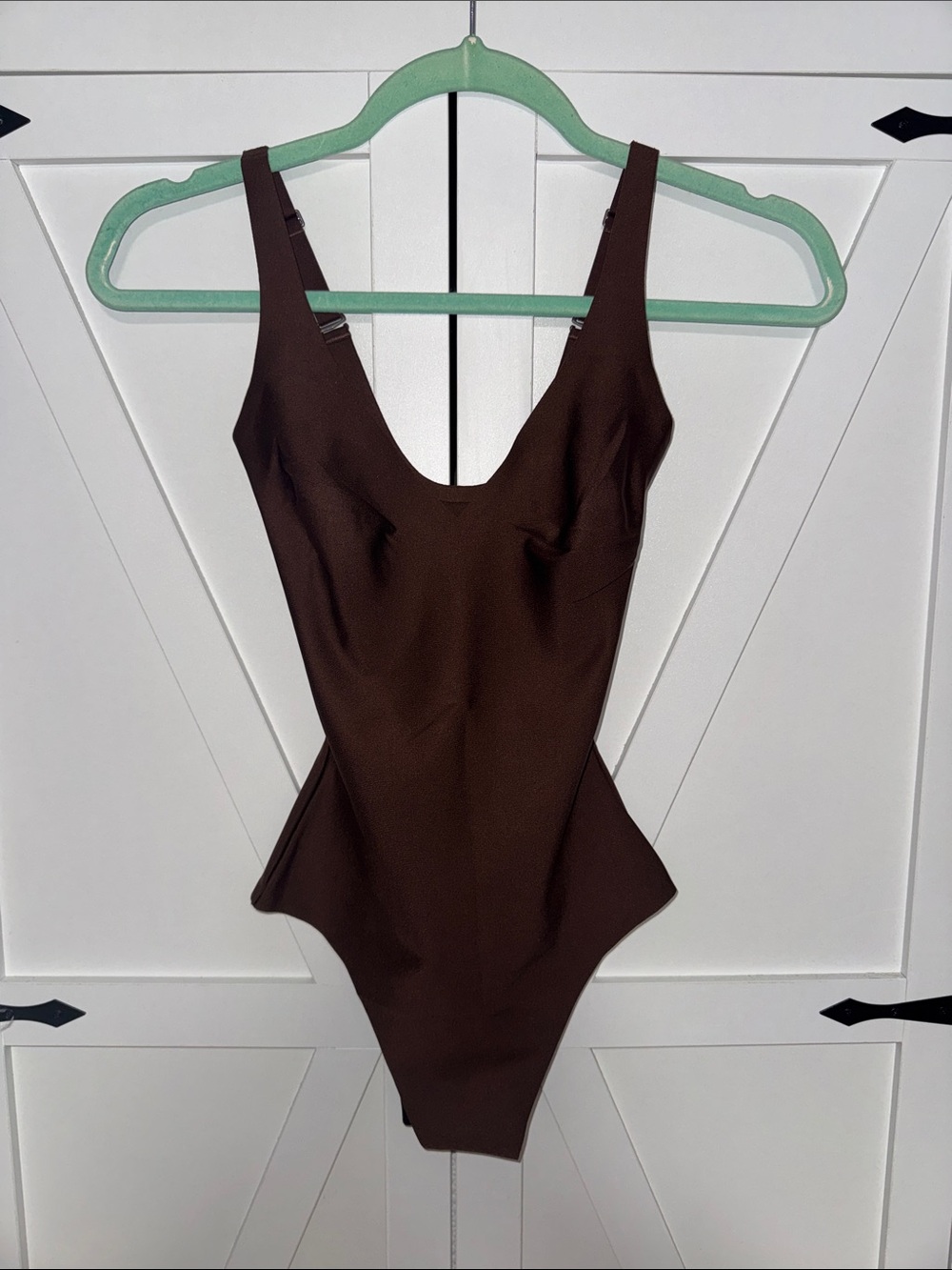 SKIMS UNLINED PLUNGE THONG BODYSUIT